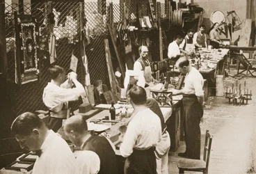 Gefangene machen Modelle und Spielzeug, Alexandra Palace, Illustration aus Deutsche Gefangene in Großbritannien (Fotogravur)